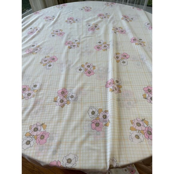 Vintage 1970s top/ flat sheet, pink peonies flowers, checkered, twin si - Picture 4 of 10